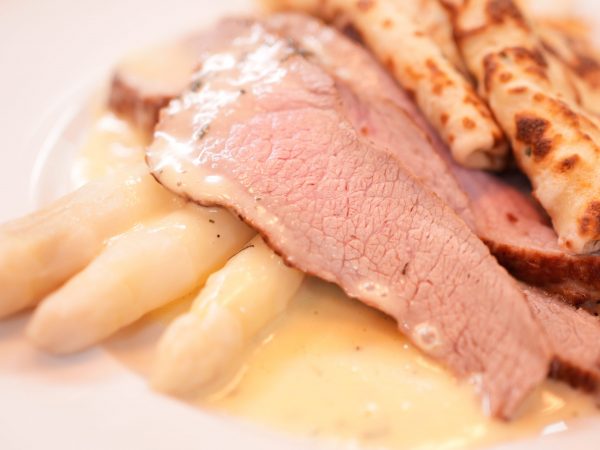 2025-06-21 Rosa gebratener Kalbstafelspitz mit Bearner Soßer